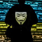 Anonymous ribadisce il suo sostegno all'Ucraina: proseguono gli attacchi